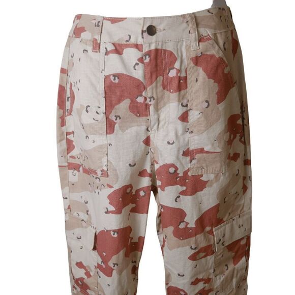 WILD FABLE | Camo Print High-Rise Cargo Size 2 - Picture 3 of 10